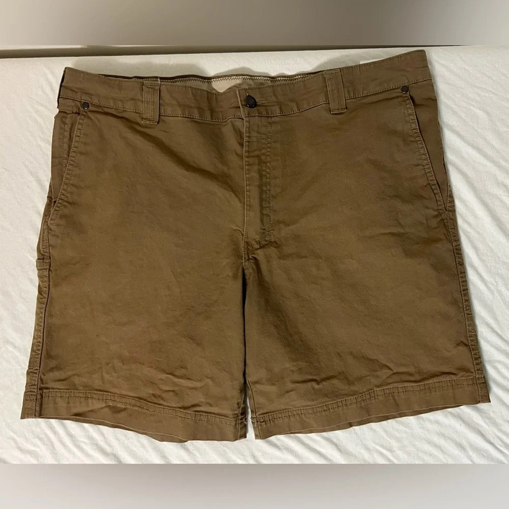 Columbia Men’s Regular Fit Shorts Tan Size 40. B1